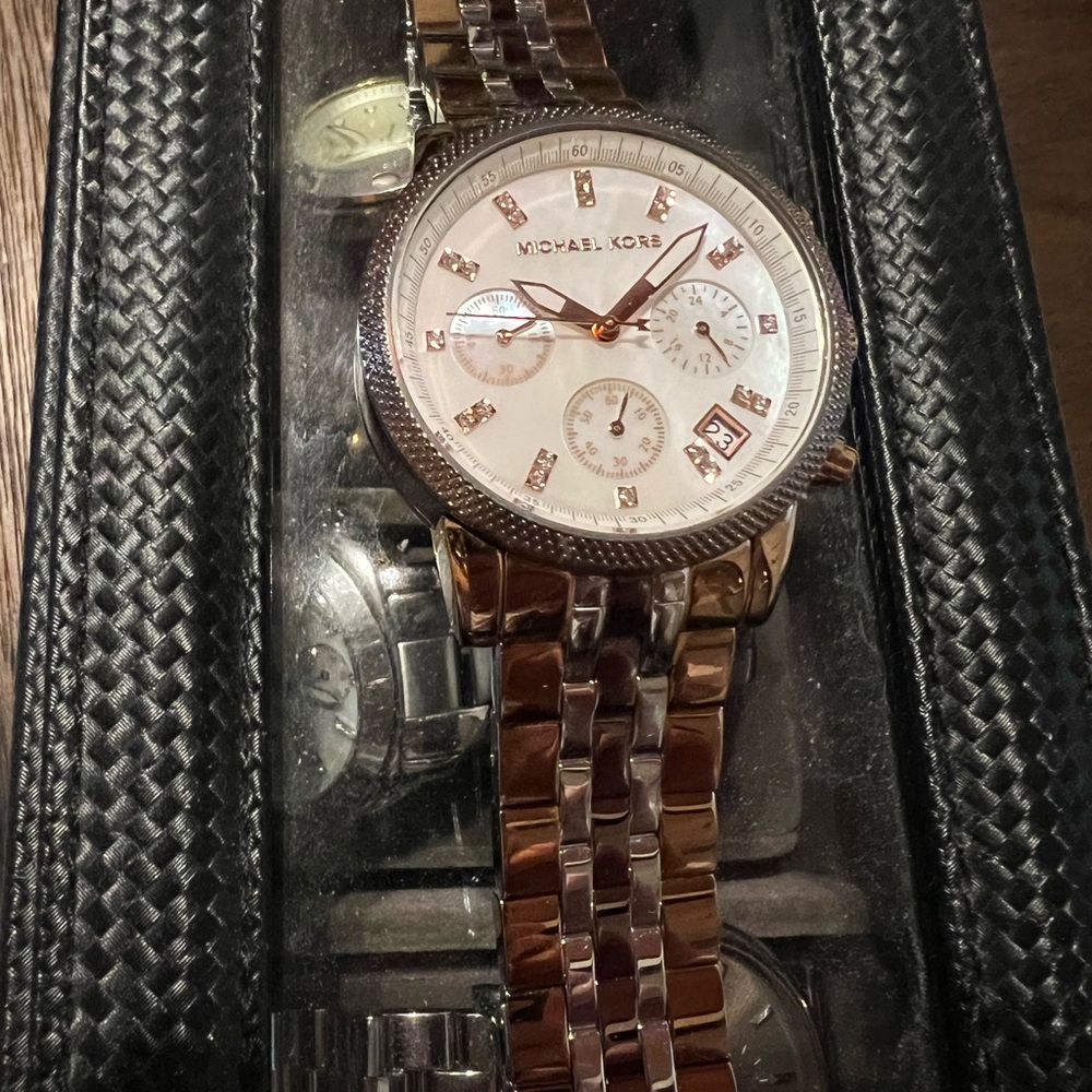 MICHAEL KORS WATCH MK 5642 MODEL. QUARTZ STAINLESS STEEL. ROSE GOLD